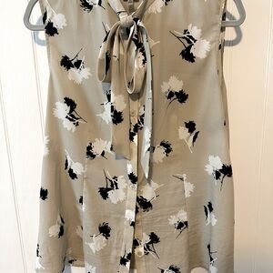 Anne Klein sleeveless blouse- good condition